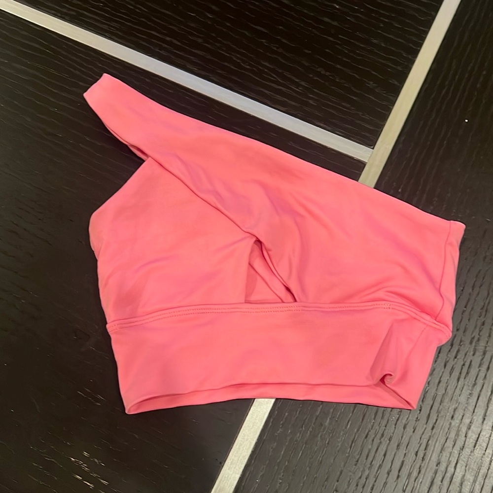 One shoulder top